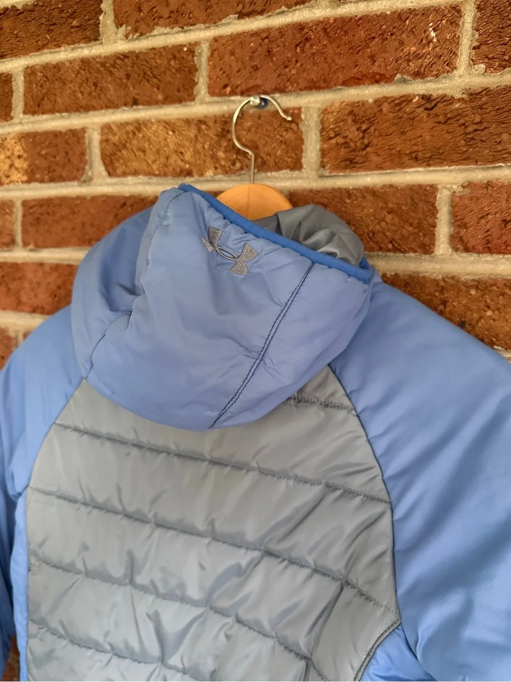 Under Armour Kids' Hooded Puffer Jacket - Light Blue & Gray. Size Medium.